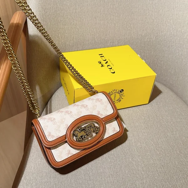 COACH ホワイト バッグ，COACH 新品 Hero バッグ，COACH 小馬車 ヴィンテージ バッグ，COACH スクエアチェーンバッグ，COACH ショルダーバッグ 斜め掛け，COACH クリーン感 女性用バッグ，COACH Hero チェーンバッグ