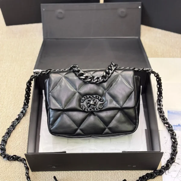 CHANEL シャネル 19バッグ