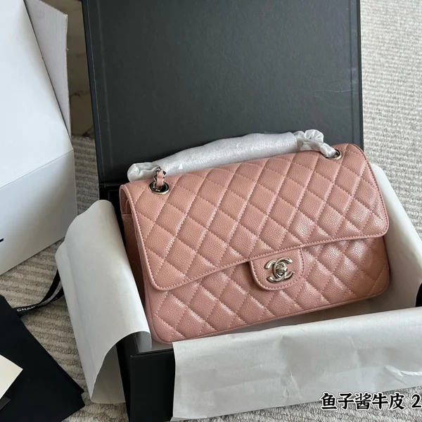 CHANEL クラシックフラップ CF, CHANEL 羊の皮チェーンバッグ，CHANEL フラップバッグ，CHANEL ショルダーバッグ，CHANEL クロスバディ，CHANEL ミニ バッグ，CHANEL スモークピンク バッグ