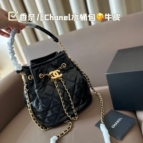 CHANEL, 牛革 バケツ型ナップザック，女性用 ブラックバックパック，高級感 ナップザック，バケツ型 レディースバッグ，牛革 ハイブランドバッグ，ブラック ナップザック
