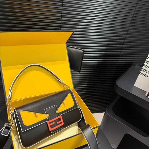 FENDI フェンディ カーフスキンバッグ