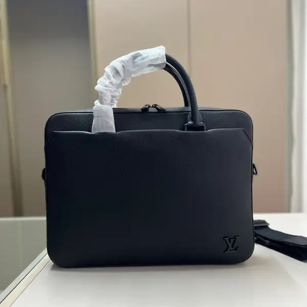 Louis Vuitton Pilot, Louis Vuitton Pilot ブリーフケース，Louis Vuitton ブリーフケース ブラック，Louis Vuitton ビジネス バッグ，Louis Vuitton Pilot ブラック，Louis Vuitton 高級 バリューブラグ，Louis Vuitton Pilot バリューブラグ