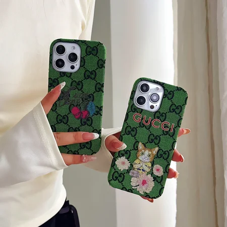 グッチ グリーンファブリック チェリー＆キャット iPhone 16/16 Pro/16 Pro Max ケース