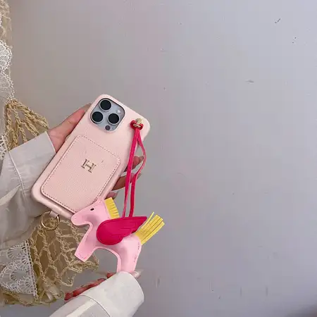 エルメス マルチカラー カードポケット＆ポニーチャーム iPhone 16/16 Pro/16 Pro Max ケース