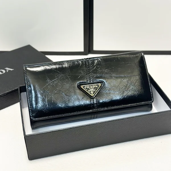 Prada ロングウォレット