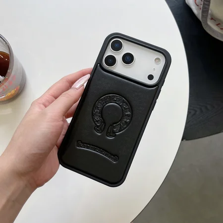 クロームハーツiphone17ケース レザー エンボスロゴ