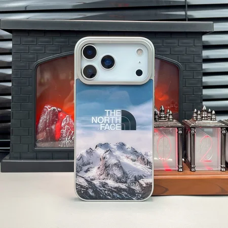 the north face iphone17ケース 雪山 写真