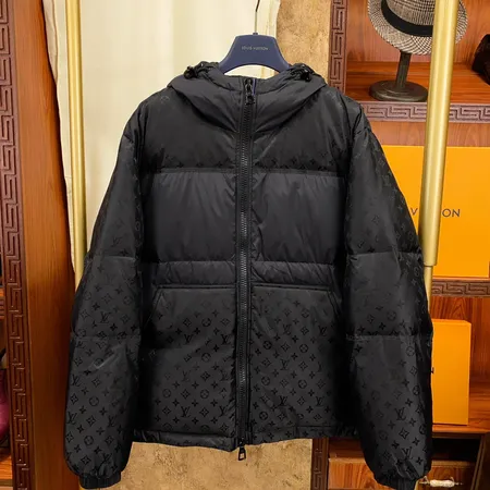 ルイヴィトン louis-vuittton ダウン ジャケット 偽物N級品激安