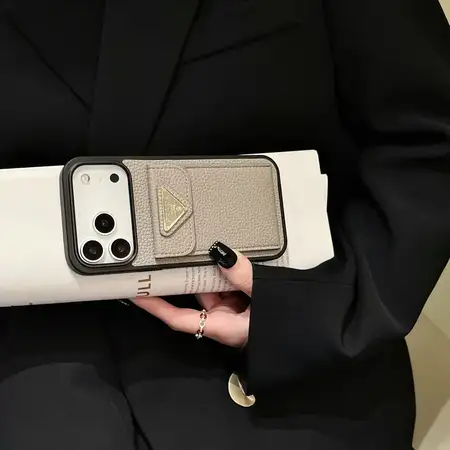プラダ PRADA シボ革調 マグネット開閉式カードポケット付き iPhone ケース 7 色展開
