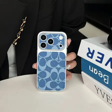 コーチ シグネチャー iphone17ケース