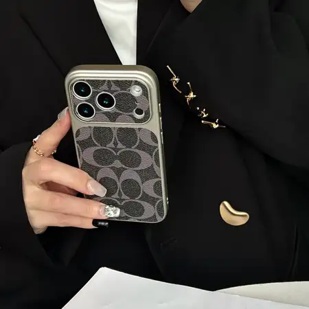 コーチ シグネチャー iphone17ケース
