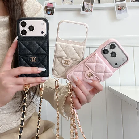 シャネル Chanel マトラッセ キルティング チェーンショルダー付き カードポケット一体型 iPhone ケース 3 色展開