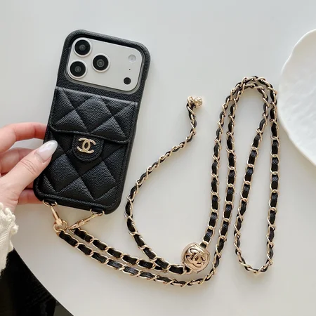 シャネル Chanel マトラッセ キルティング チェーンショルダー付き カードポケット一体型 iPhone ケース 3 色展開